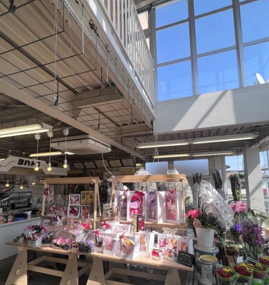 「シバトラ」　（滋賀県高島市）の花屋店舗写真2